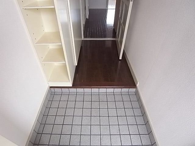 サイプレスの玄関