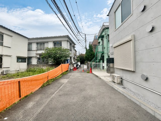 北区岸町2丁目　新築戸建の前面道路含む現地写真|2026.09.03撮影

現地ご見学希望・資料請求などお気軽にお問い合わせ下さい！
03-5990-5201
