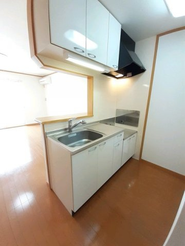 トゥールコネッサンスのキッチン|コンパクトなキッチンで掃除もラクラク