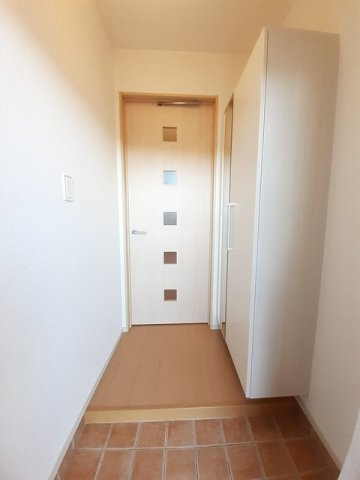 アネッサ　Ａの玄関|収納もある玄関です