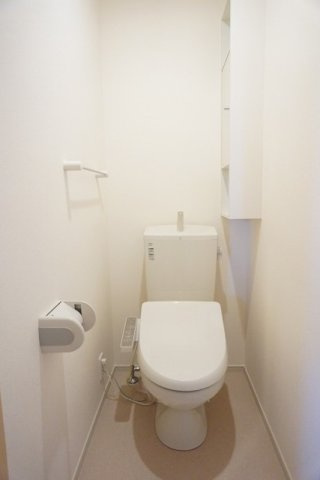 コンフォール矢三　Ｃのトイレ|ゆったりとした空間のトイレです