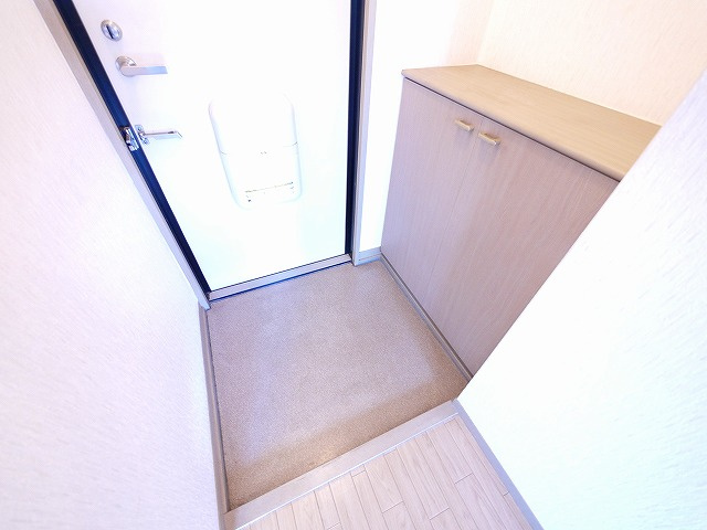 ハイツゼンⅡの玄関|明るい玄関です