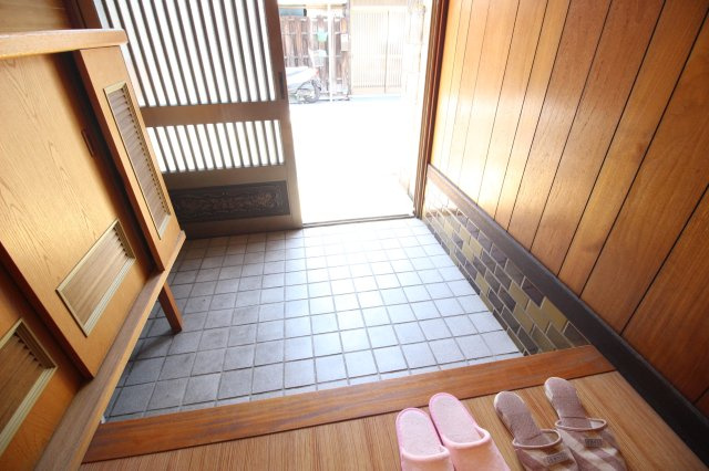 玉戸建の玄関