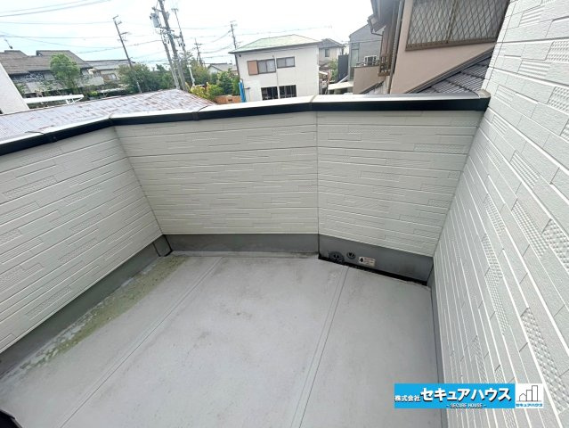 【本日ご案内可能】大府市桃山町　全1棟のバルコニー|【2階バルコニー】
◆廊下から出られる設計です。
◆見晴らしもよく、太陽の温かな温もりをめいっぱい受け止めてくれます。太陽の光と爽やかな風を受けたお洗濯物はあっという間に乾きます。　　　　　　　　　　