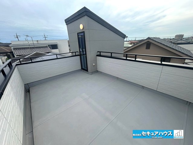 【本日ご案内可能】大府市桃山町　全1棟のバルコニー|【ルーフバルコニー】
◆広々8.5帖のバルコニーで子供用のプールなども置ける広さを確保しました♪
◆見晴らしがよくBBQスペースにもなるため家族の時間を楽しむことが出来ます。　　　　　　　　　　　　　