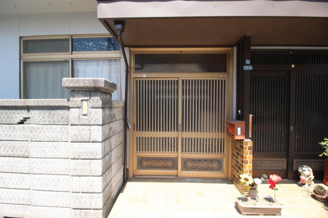 玉戸建の玄関