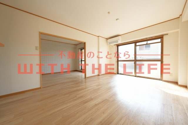 エクセレント合川【キャッシュバック対象】の居間・リビング|こちらの居間で趣味の時間をお楽しみください※現状優先