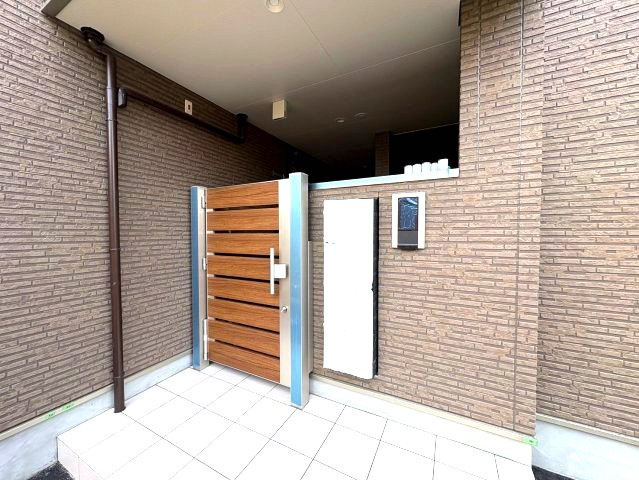 F+style藤井寺岡3号館のエントランス
