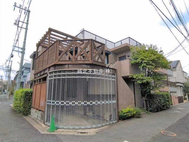 杉並区高円寺北4丁目　HPの外観|建物面積132.08㎡の3DK+3Sの中古戸建。
ＬＤＫは21.8帖の開放感