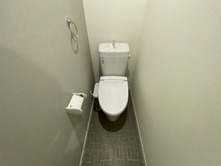 温水洗浄便座付きのトイレです♪
