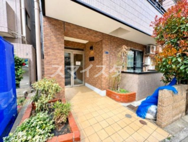 新宿区西早稲田１丁目の賃貸マンションのエントランス