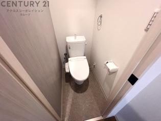温水洗浄便座付きのトイレです♪