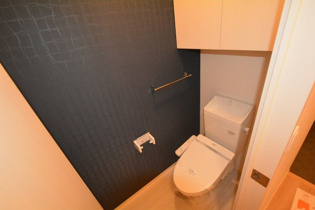 温水洗浄便座付きのトイレです♪