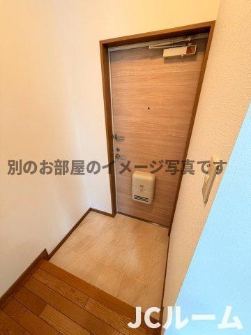 ウイングヒルズBの玄関