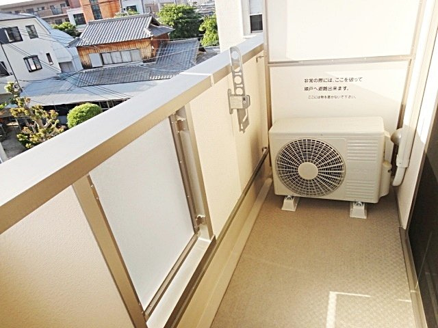 ボナール逆瀬川のバルコニー