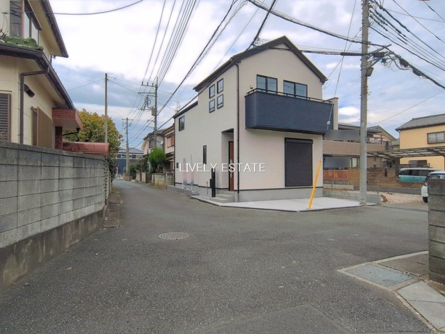 草加市弁天4丁目 新築分譲住宅の前面道路含む現地写真