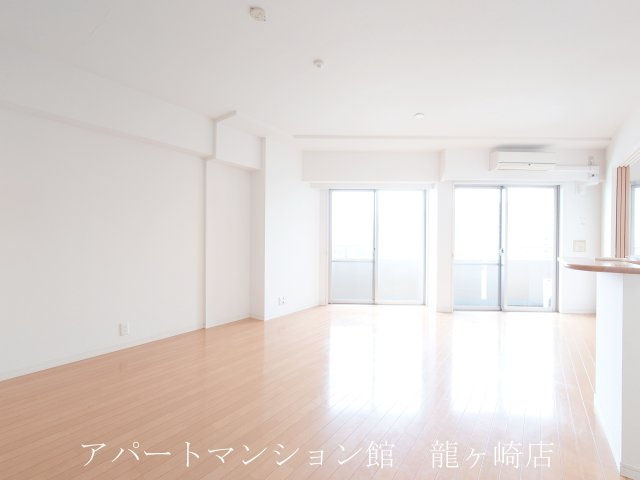 プライムスクエアー佐貫駅前の居間・リビング