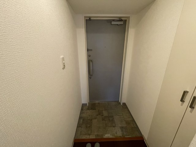 南堀江プライマリーワンの玄関|イメージとして他号室の室内写真を表示しています