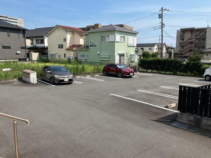 プリムローズの駐車場