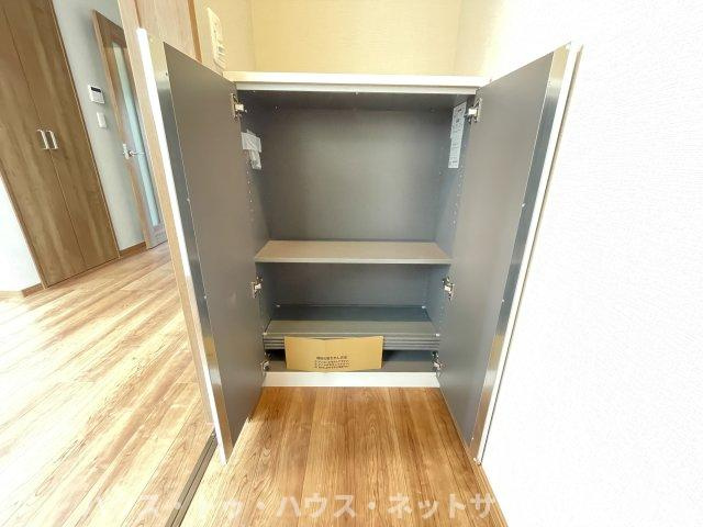 メゾンウエストの玄関