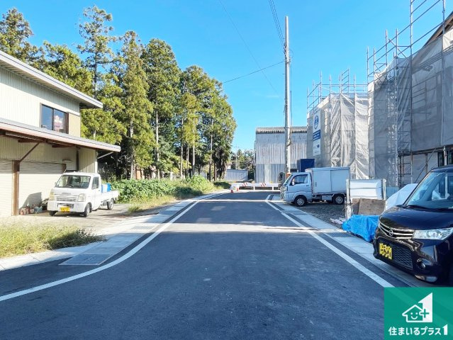 彦根市川瀬馬場町　第9期　新築一戸建ての前面道路含む現地写真|周辺は落ち着いた街並みの住宅地！子育てがしやすい住環境です！まだ未完成ですが、現地でしかわからない事もございます。是非一度ご覧ください。