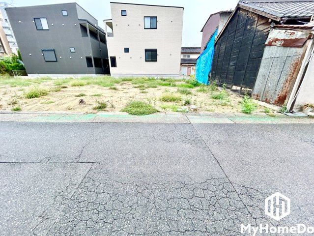 守山区八反１期の前面道路含む現地写真