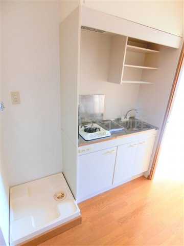 メインステージ蒲田Ⅱのキッチン|ガスキッチン　洗濯機置き場