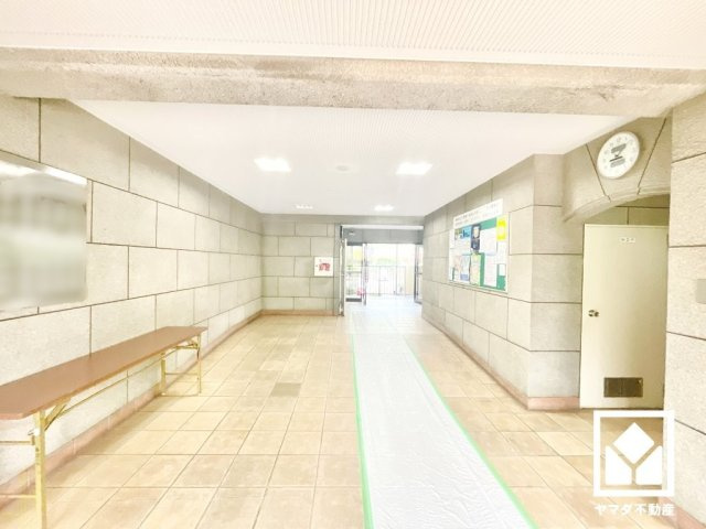 パレス南塚口１号棟のロビー