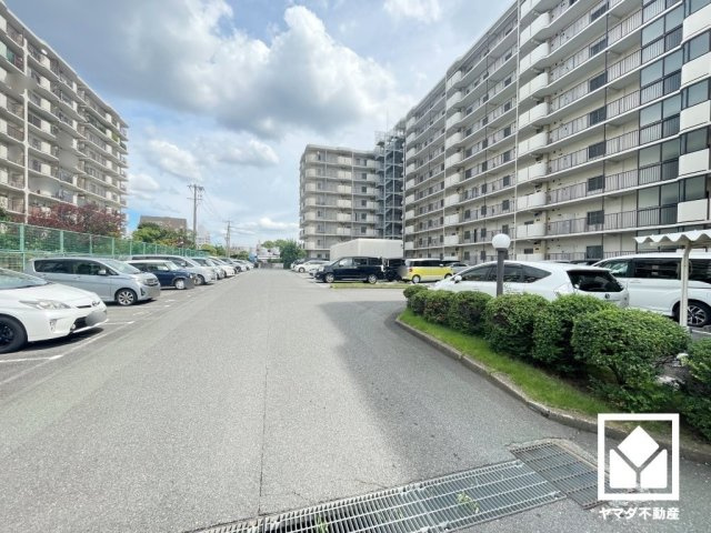 パレス南塚口１号棟の駐車場