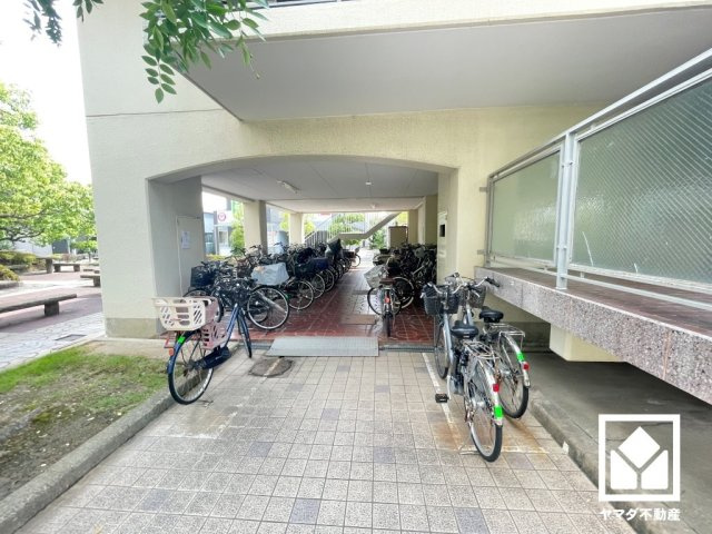 パレス南塚口１号棟の駐輪場