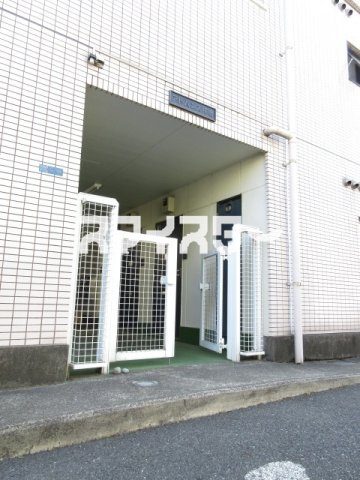 アドバンス拝島のエントランス