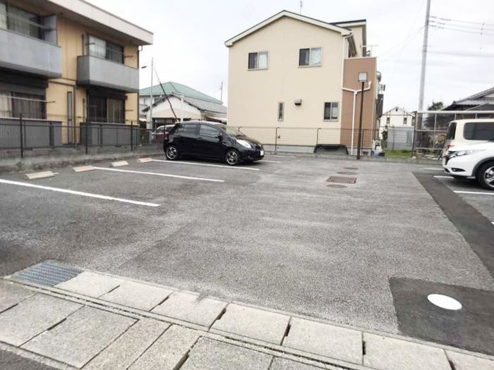 ボナールの駐車場