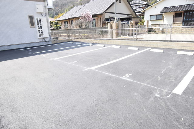 アルポルト姫路砥堀の駐車場