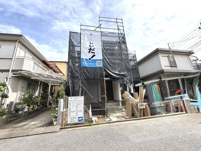越谷市大房A号棟　新築戸建の外観|筋かいや金物が適切に配置された頑丈な骨組み。構造の健全性をしっかり確認していただけるタイミングです。