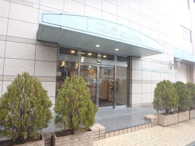 【エントランス】 | プレラにしのみや | 清潔なエントランスです