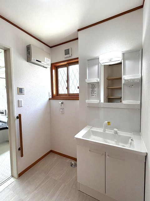 前橋市富田町既存住宅の独立洗面台