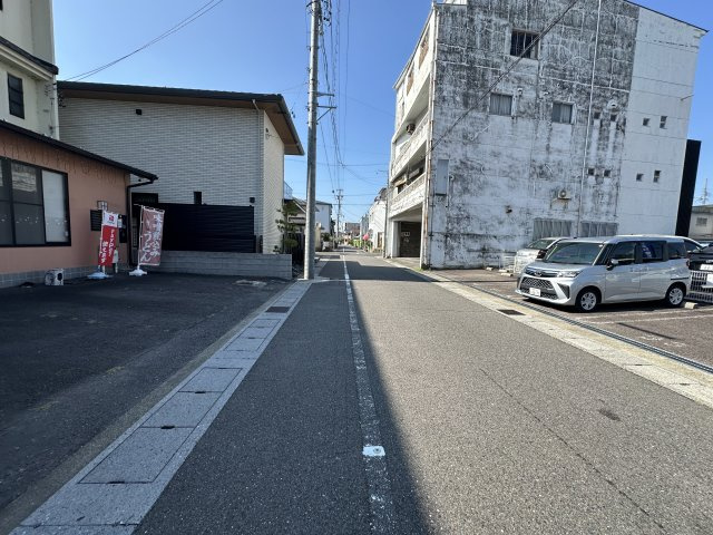 土地　加納上本町1丁目の前面道路含む現地写真