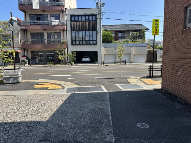 土地　加納上本町1丁目の前面道路含む現地写真