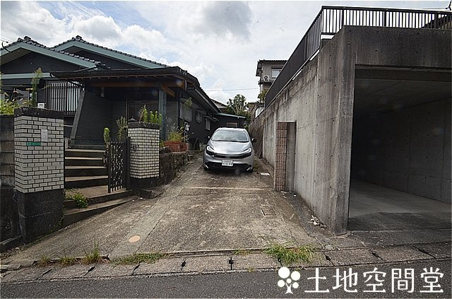通谷２丁目　平屋の駐車場
