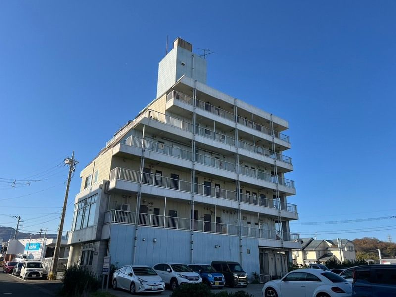伊勢原市田中の賃貸マンションの外観