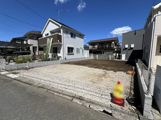 昭島市宮沢町1丁目　新築戸建全1棟の前面道路含む現地写真|明るさと開放感に恵まれた、使い勝手の良い敷地です。