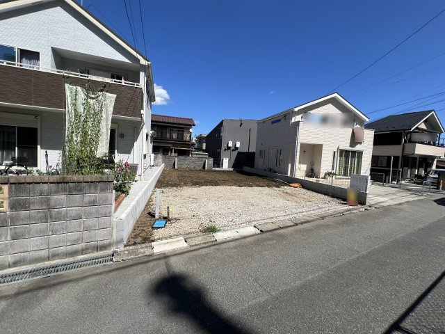 昭島市宮沢町1丁目　新築戸建全1棟の前面道路含む現地写真|南向きで陽当たりも期待できる、明るく開放感のある住まいです。