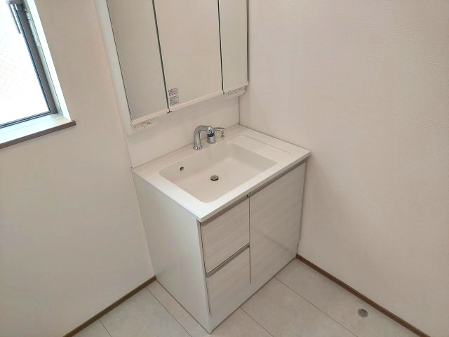 宝塚市南ひばりガ丘3丁目新築一戸建の独立洗面台|【施工例】