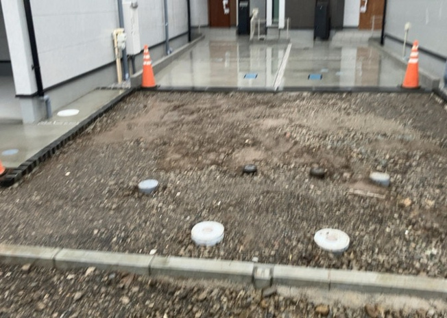 【前面道路含む現地写真】 | お持ちの車種によっては前面道路が広い方が便利でしょう。しかし、前面道路が広ければその分交通量が多くなるため、騒音などが気になる場合があります。実際に現地を見学し、周辺交通量や騒音などを確認しましょう！