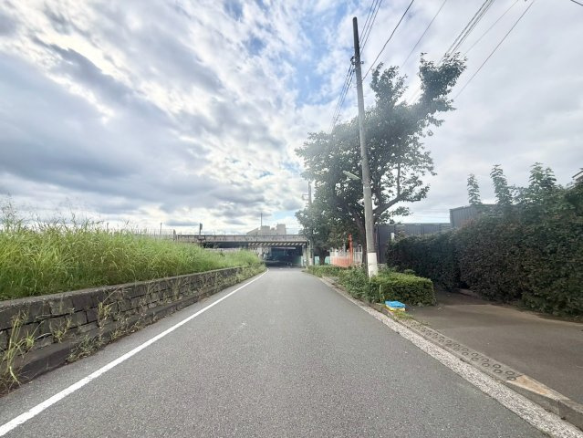 世田谷区宇奈根2丁目　新築戸建の前面道路含む現地写真|2026.09.05撮影

現地ご見学希望・資料請求などお気軽にお問い合わせ下さい！
03-5990-5201