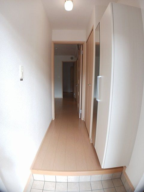 サンハイツ北六甲五番館の玄関