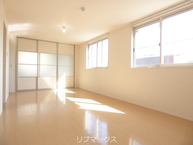 【居間・リビング】クレセント小松