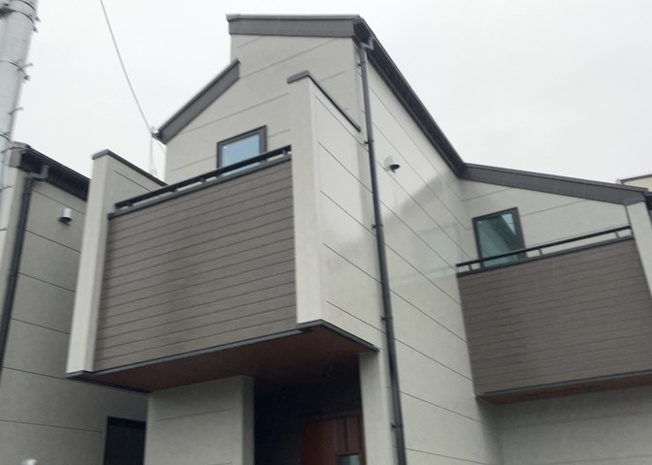 【外観】 | 八王子市並木町に完成した木造２階建ての新築一戸建てです。耐震構造を採用しており、地震に強い安心の住まいを提供します。フラット３５Ｓにも対応した高品質な仕様で、長く安全にお住まいいただけますよ。