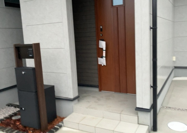 【構造・工法・仕様】 | 安心の耐震構造と省エネルギー対策が施された木造建築の仕様です。建物の耐久性を高めつつ、冷暖房効率を向上させることで環境にも財布にも優しい住まいを実現しています。長きにわたろ安心してお住まいになれます。