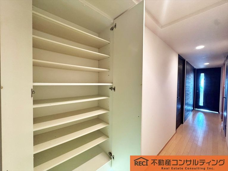 エスリード苦楽園老松町の収納